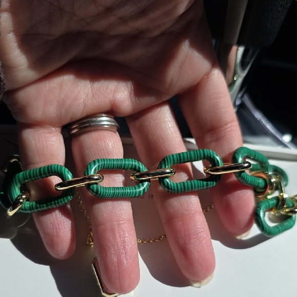 LUXE LAYERS Gold and Green Layered Chain Necklace with Emerald-Style Pendant - Picture 5 of 6